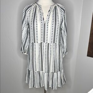 Evereve White and Black Tiered Sundress V Neckline Lined Pockets!